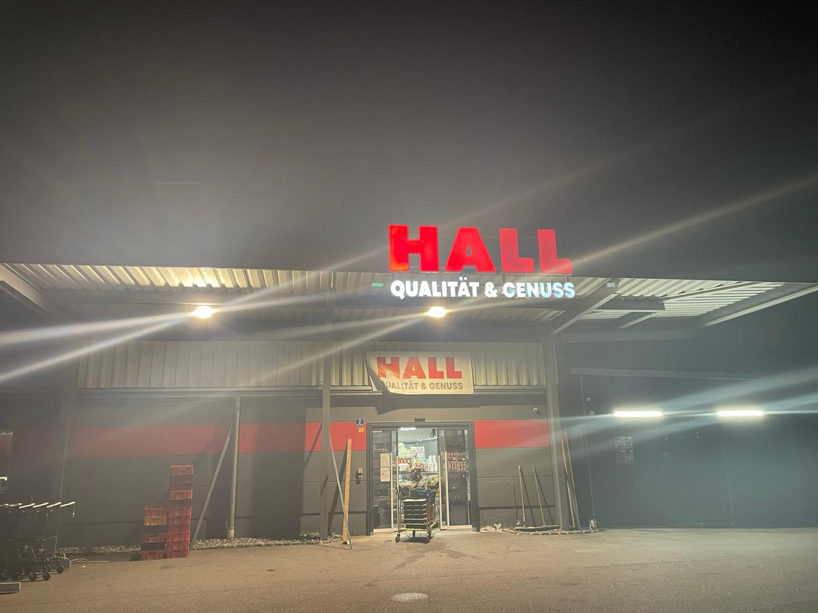 Neue LED-Beleuchtung in einer Gewerbehalle